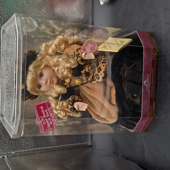Wind up Musical Megan Doll - Picture 1 of 6